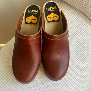 Swedish Hasbeens classic slip in - cognac - size 39